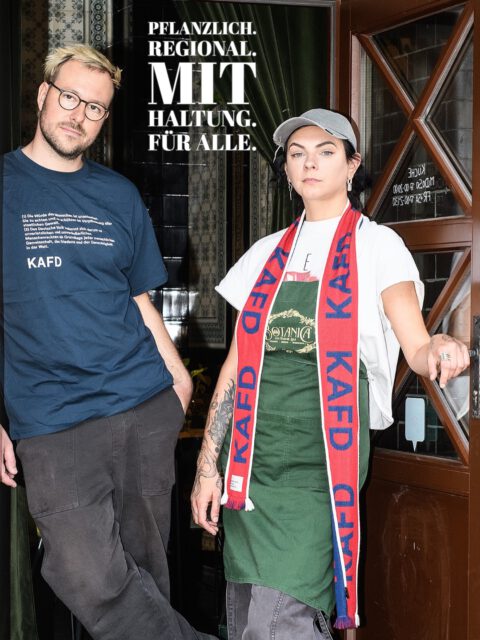 WIR KOCHEN NICHT NUR. WIR BEZIEHEN STELLUNG.

Gutes Essen entsteht nicht im Vakuum. Hinter jedem Gericht bei uns stehen klare Werte: 

pflanzliche Produkte aus der Region, ehrliches Handwerk und ein Raum, an dem alle willkommen sind.

Mit dem, was auf unseren Tellern landet, entscheiden wir jeden Tag aufs Neue, wie wir Gastronomie leben wollen.

Mit jedem eurem Besuch unterstützt ihr unsere Haltung.
KOMM VORBEI! 🌈✊🏽

📍 Speiselokal Botanica
Otto-von-Guericke-Straße 66 | Magdeburg

⏰ Öffnungszeiten:
Mittwoch bis Sonntag: ab 17:00 Uhr

🎟️ Tisch reservieren: Link in der Bio

💬 Was macht ein gutes Restaurant für euch aus? Schreibt es uns in die Kommentare.