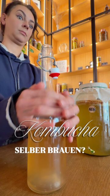 KOMBUCHA BRAUEN 

Völlig anderes Level als aus dem Supermarkt! 🥂

Am 11. September zeigen wir Schritt für Schritt, wie du dein eigenes Kombucha Ferment ansetzt, pflegst und verfeinerst.
Immer saisonal und auch gänzlich ohne Tee!

Verkostung inklusive 

🗓 Wann: 11. September
🎟 Plätze: Nur noch wenige frei
👉 Sichere den Spot über den Link in der Bio

#Kombucha #Fermentation #KombuchaWorkshop #Fermentieren DiyKombucha
